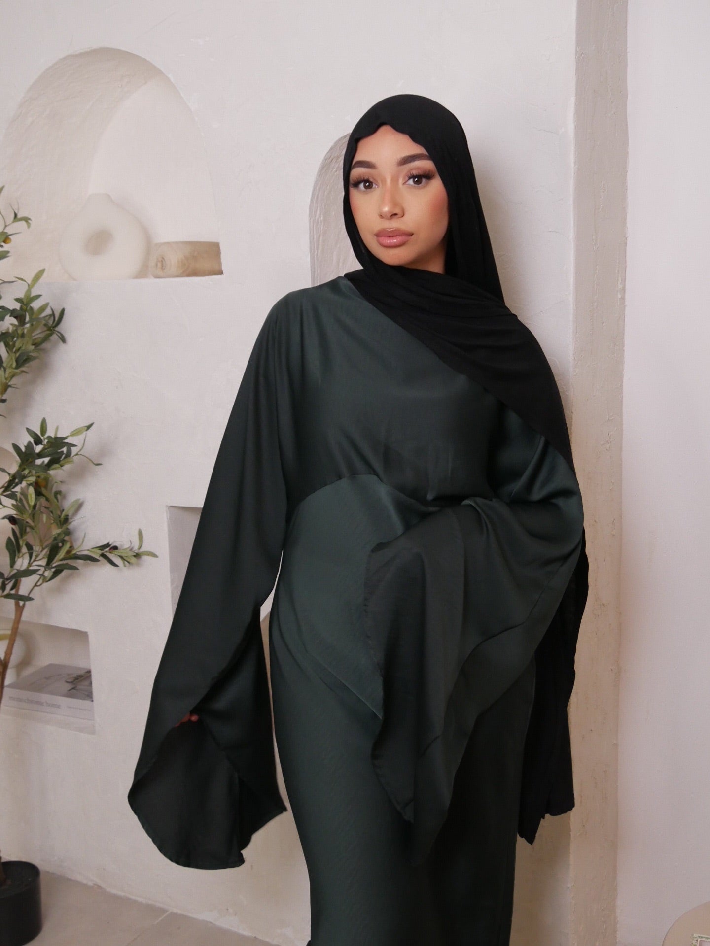 ABAYA SATINEE VERT EMERAUDE