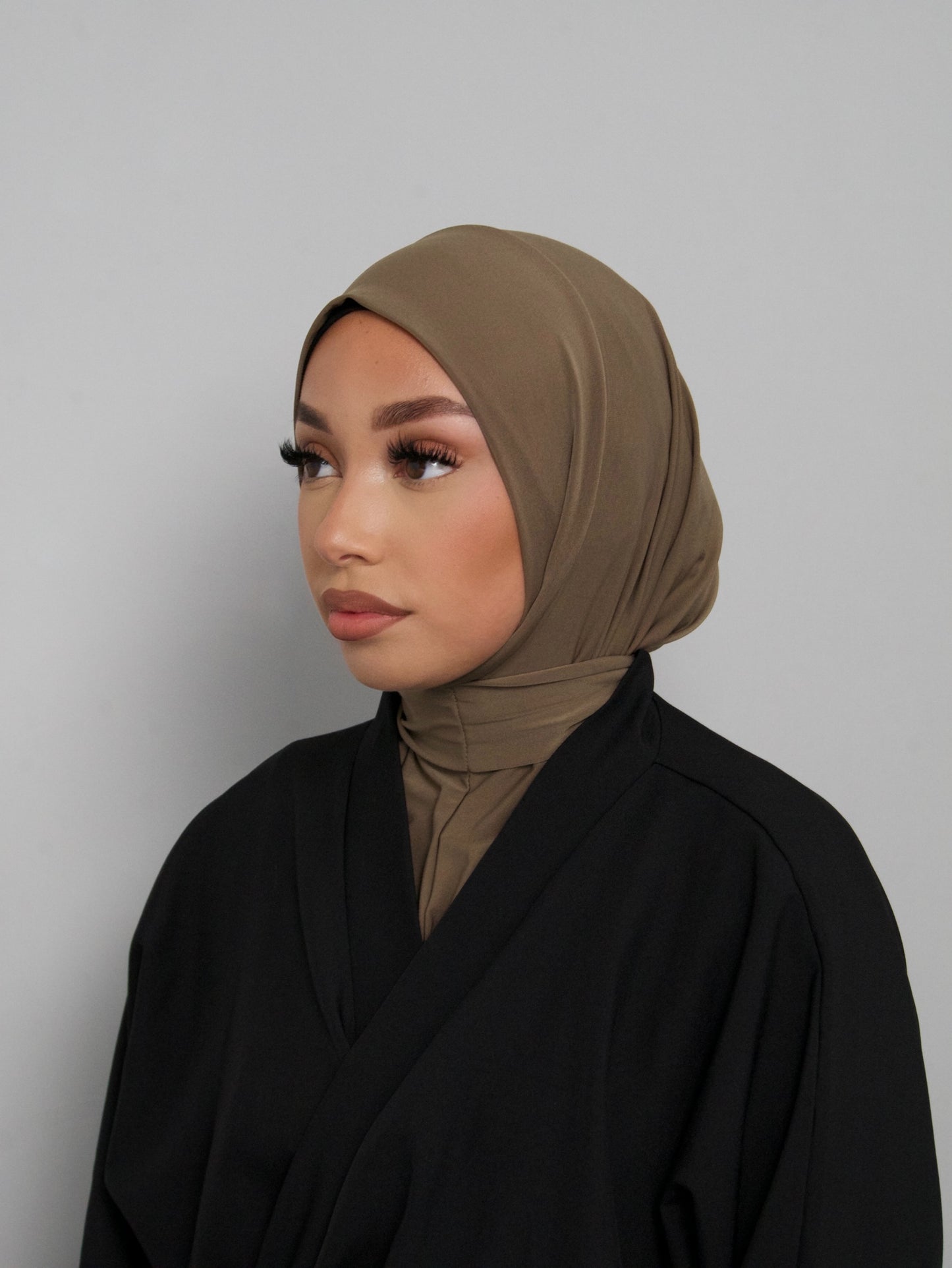 HIJAB CAGOULE TAUPE À BOUTONS